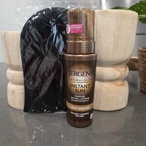 Jergens Natural Glow Instant Sun In Light Bronze Sunless Tanning Mousse & Mit